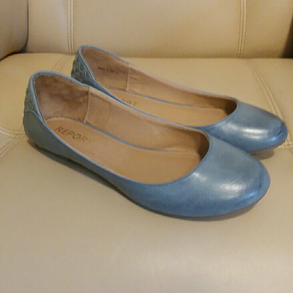 Women's grey Report flats